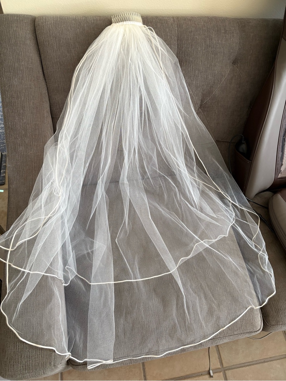 Bridal Two-Tier long White Veil with Comb like new